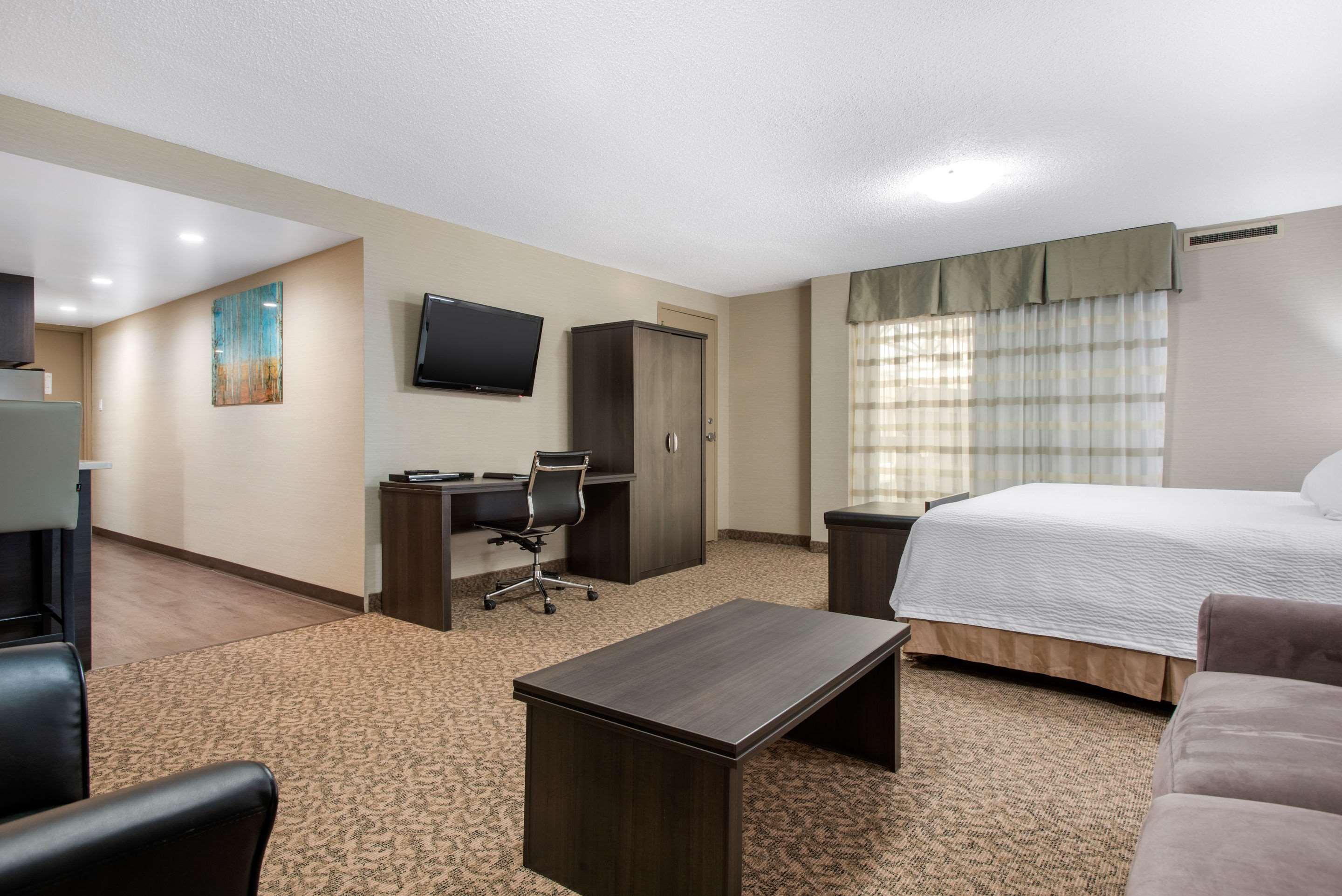 Clarion Hotel & Suites Brandon Exterior foto