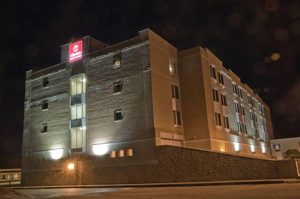 Clarion Hotel & Suites Brandon Exterior foto