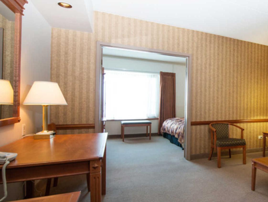 Clarion Hotel & Suites Brandon Exterior foto