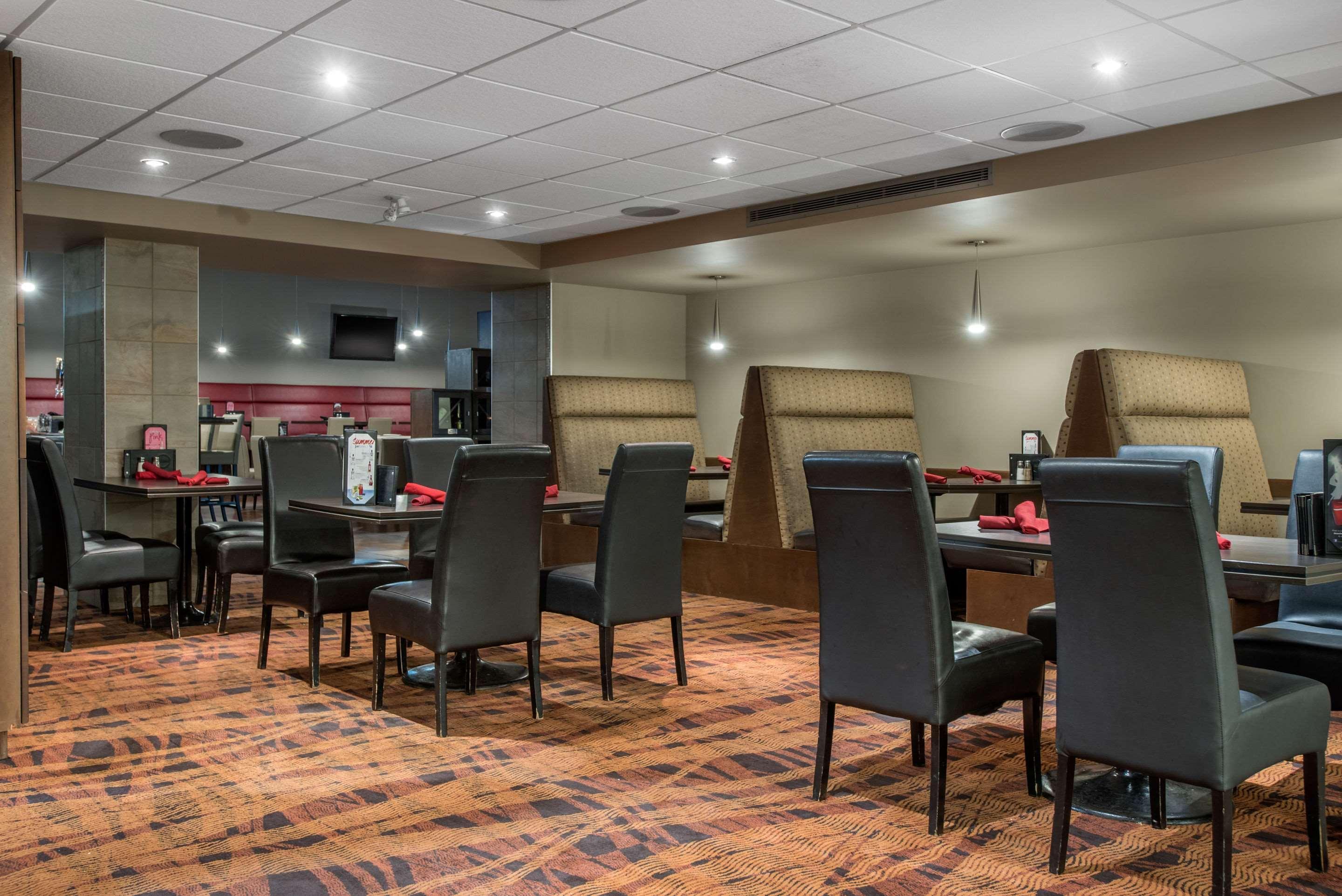 Clarion Hotel & Suites Brandon Exterior foto