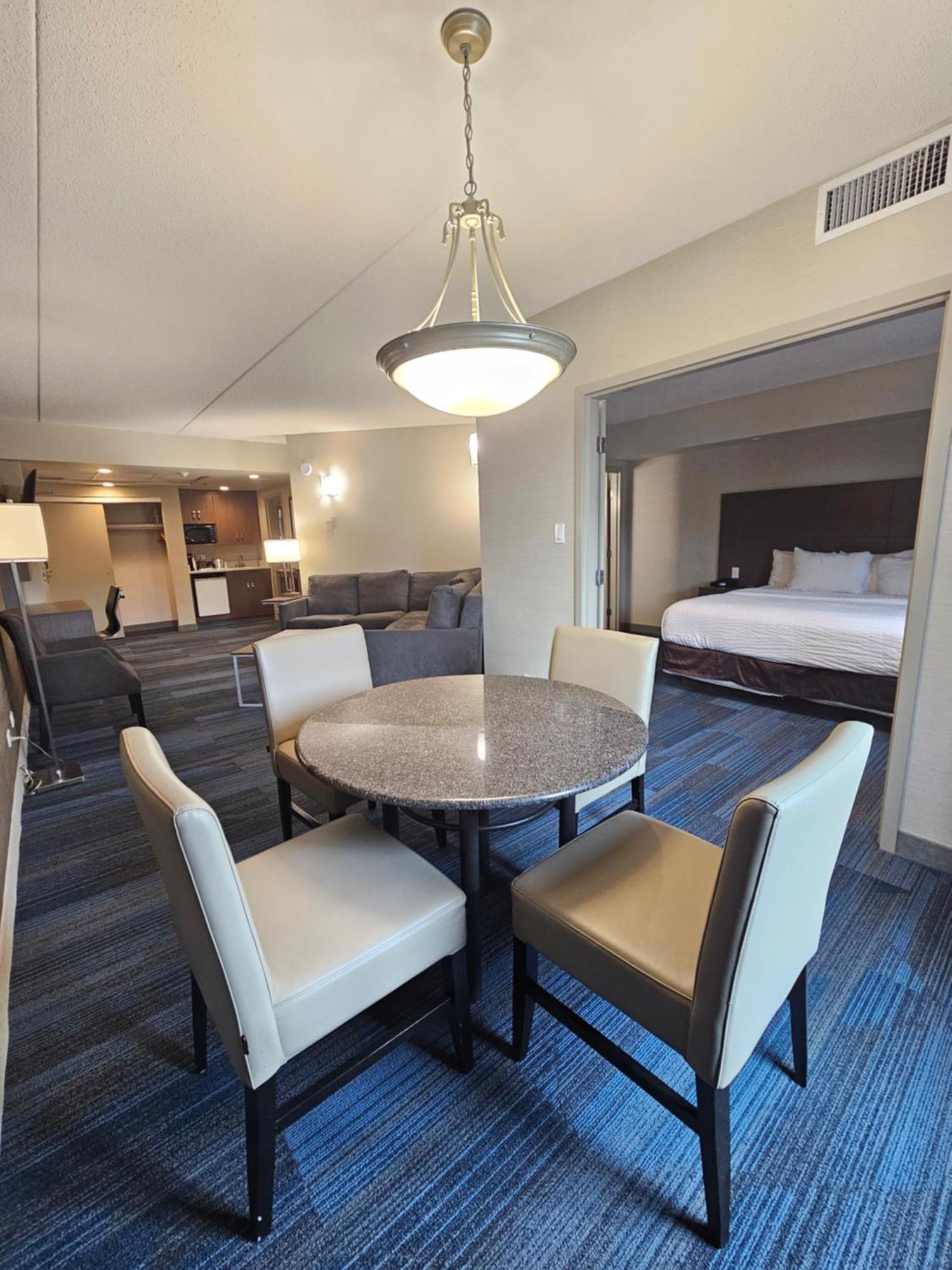 Clarion Hotel & Suites Brandon Exterior foto