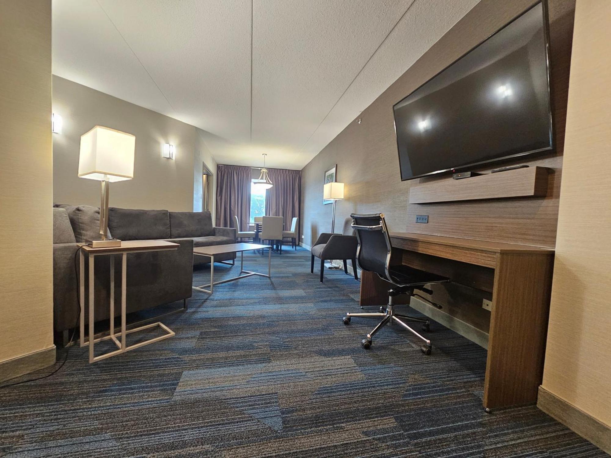 Clarion Hotel & Suites Brandon Exterior foto