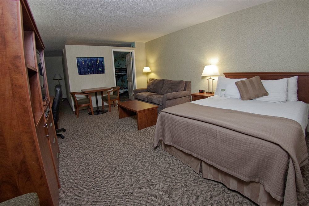 Clarion Hotel & Suites Brandon Exterior foto
