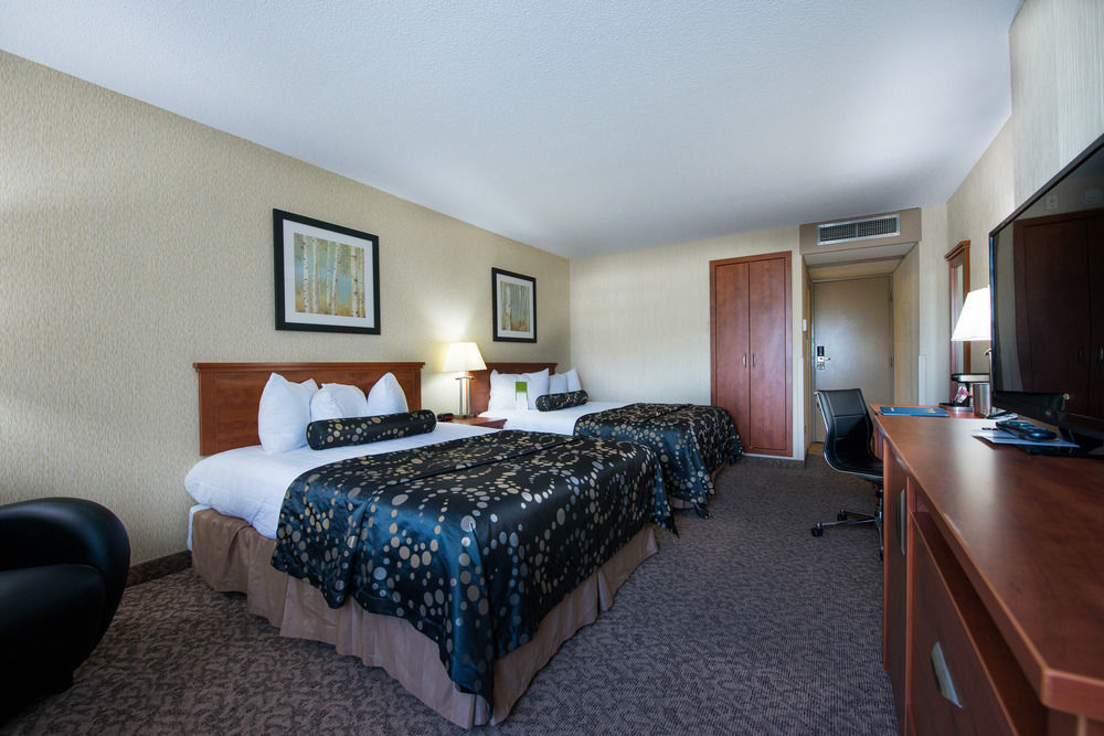 Clarion Hotel & Suites Brandon Exterior foto